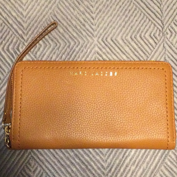 Marc Jacobs Handbags - Marc Jacobs large brown leather wristlet for women